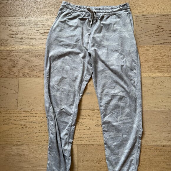 Vuori DreamKnit™ Performance Joggers Small, Light Grey Camo - Picture 2 of 4